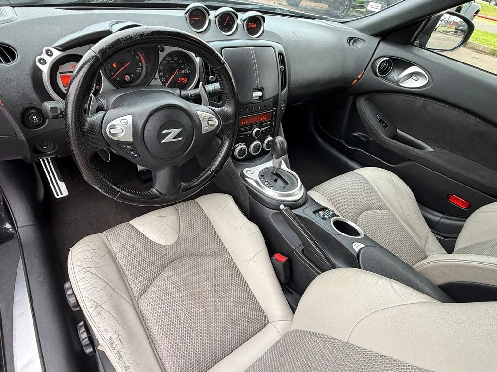 Used 2011 Magnetic Black Metallic Nissan Touring image 21