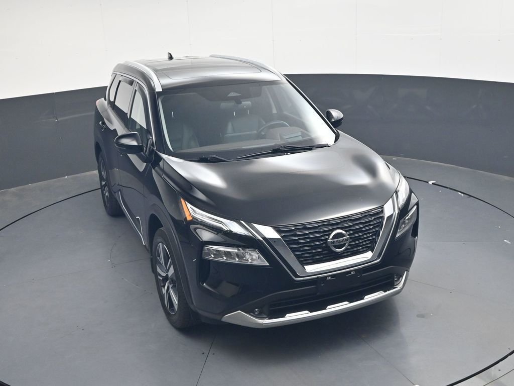 Used 2021 Black Nissan Platinum image 25