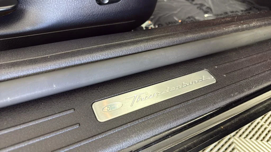 Used 2003  Ford Deluxe image 36