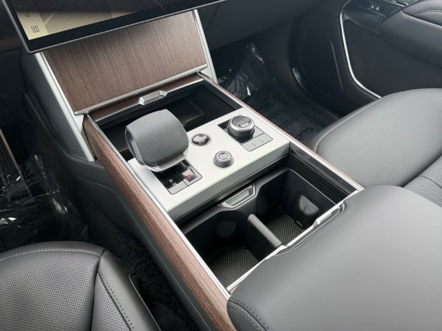 New 2027 Fuji White Land Rover SE image 19