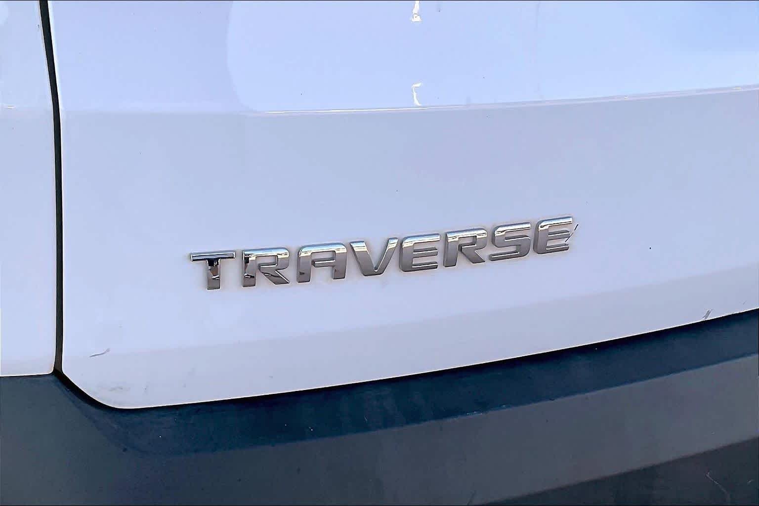 Used 2019 Summit White Chevrolet LS image 9