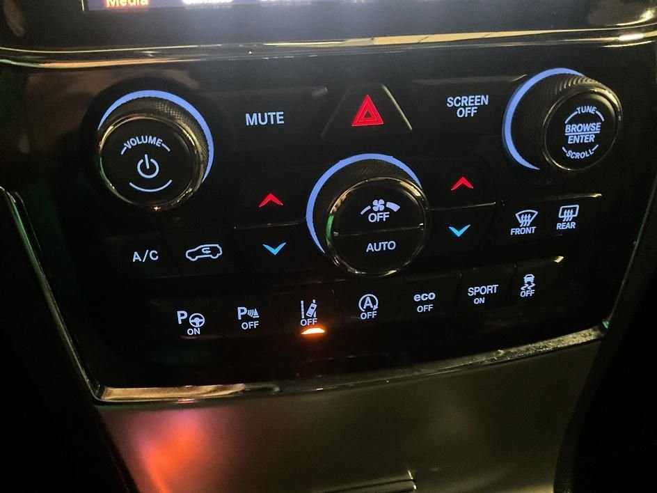 Used 2021 Blue Jeep Limited image 23