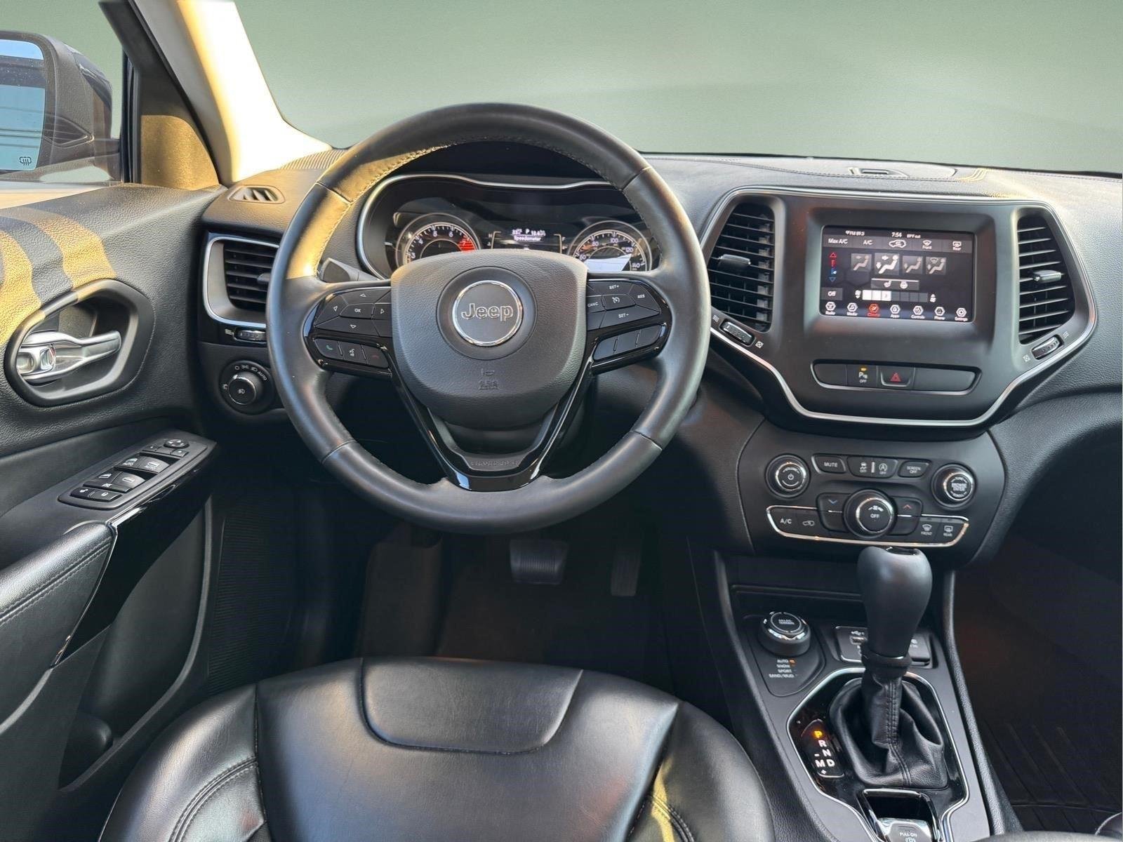 Used 2019 Sting-Gray Clearcoat Jeep Altitude image 17