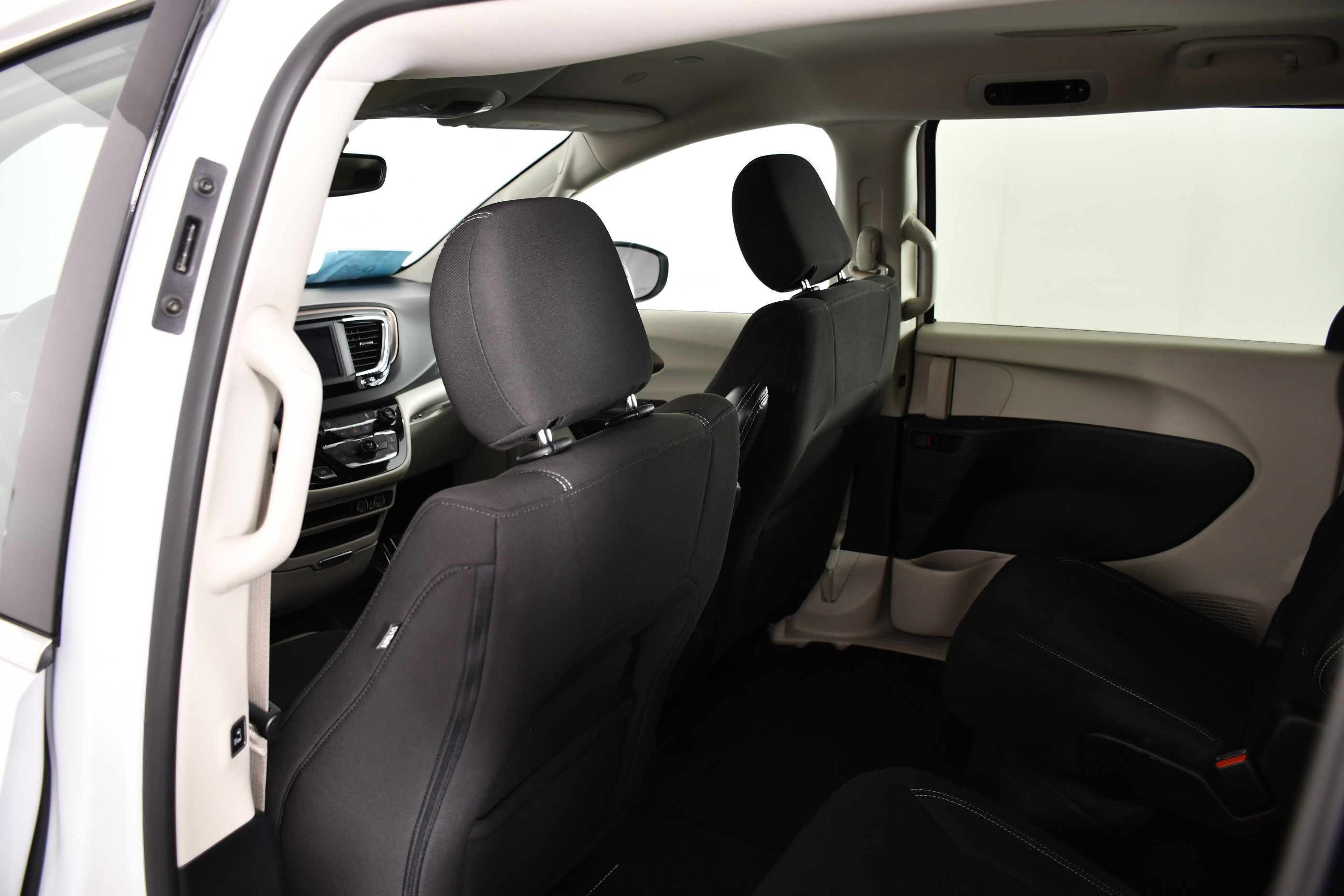 Used 2023 Bright White Clearcoat Chrysler LX image 44