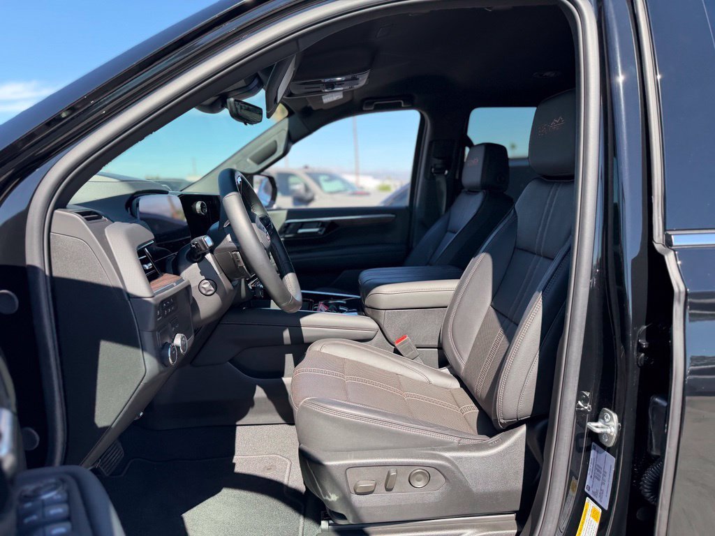 Used 2025 Black Chevrolet High Country image 5