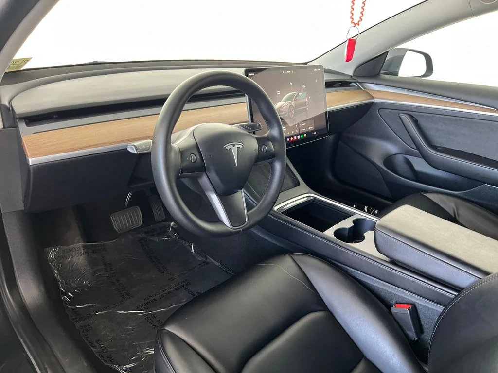 Used 2023  Tesla Base image 19