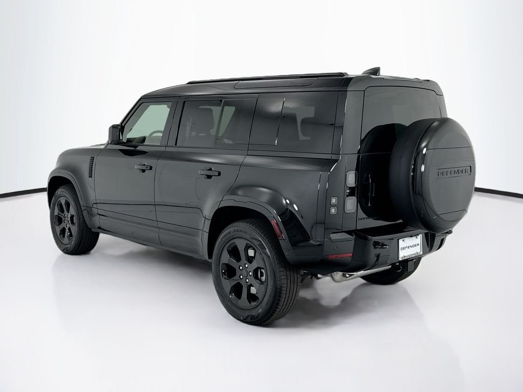 New 2026 Santorini Black Land Rover X-Dynamic SE image 7
