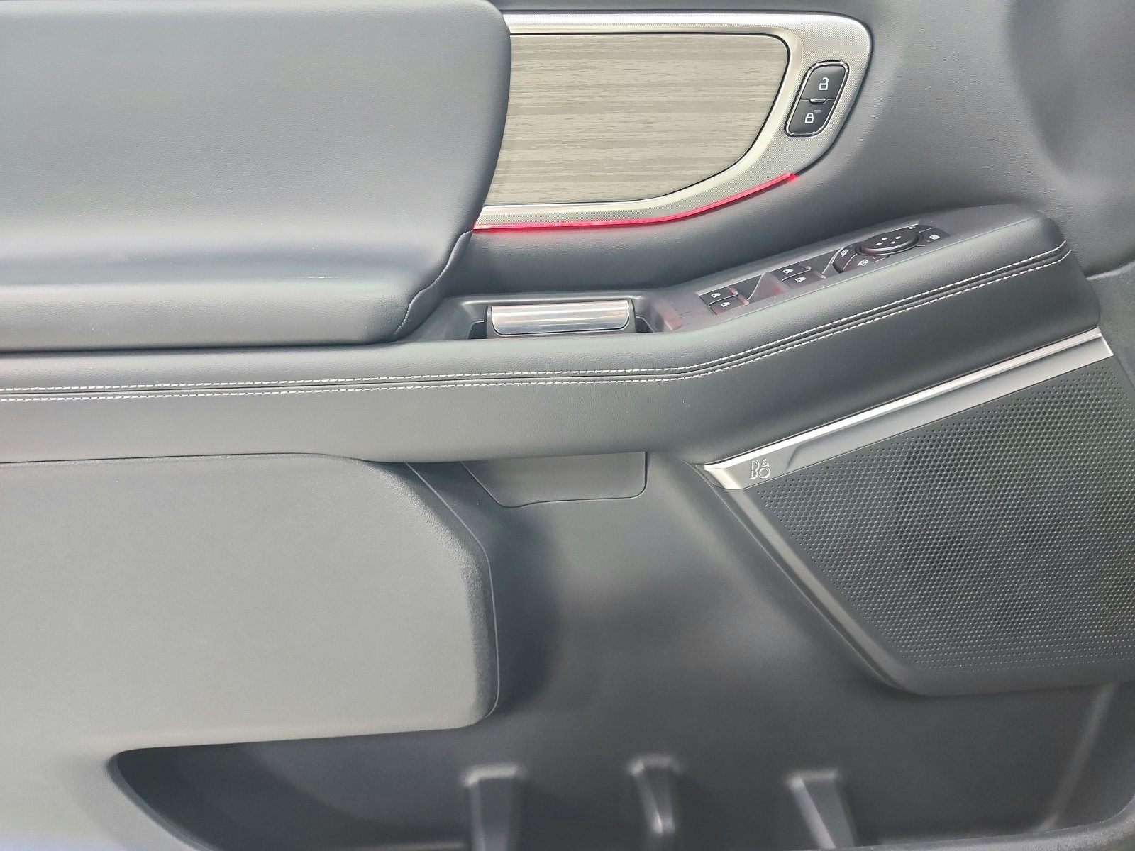 New 2027 Agate Black Metallic Ford MAX Platinum image 40