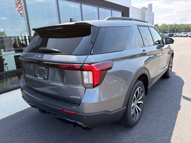 New 2026 Carbonized Gray Metallic Ford ST-Line image 3