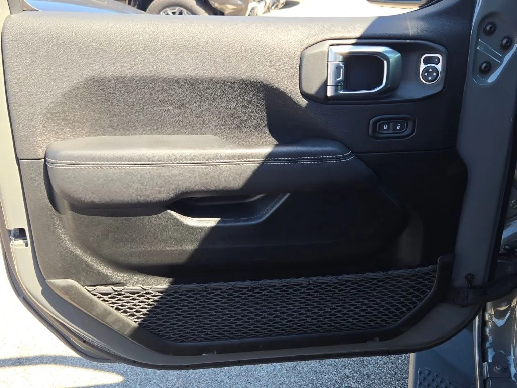 Used 2022 Gray Jeep Overland image 23