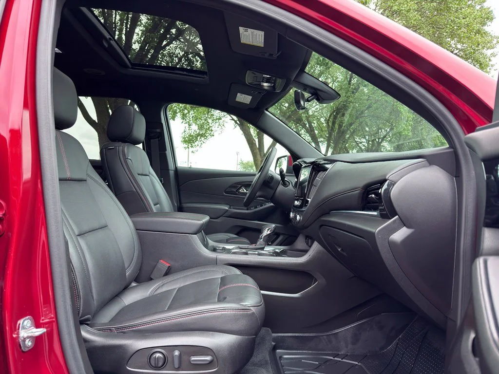 Used 2023 Red Chevrolet RS image 39