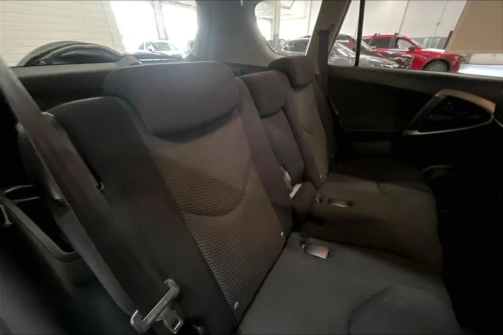 Used 2008 Silver Toyota Sport image 26
