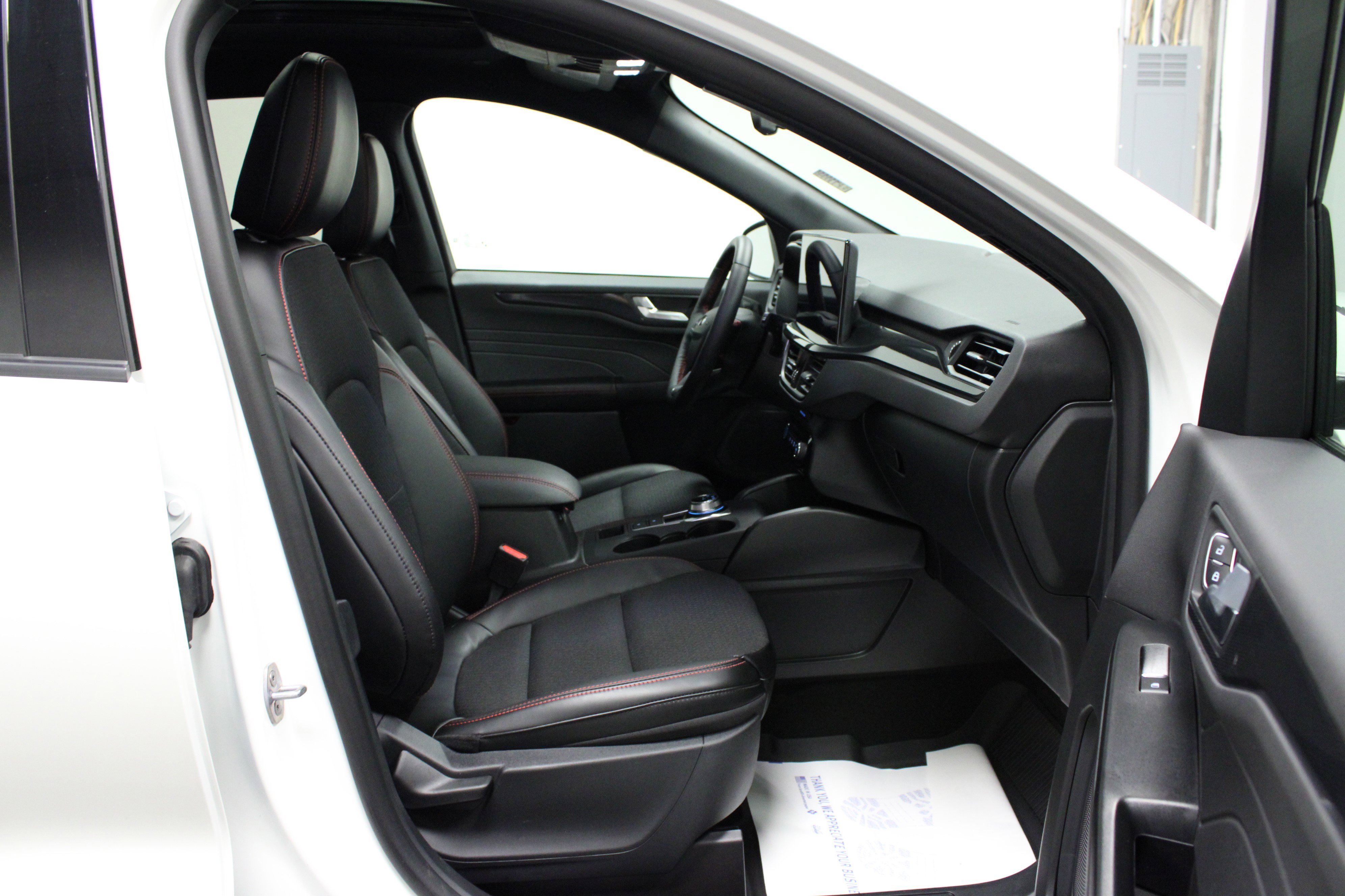 2025 Ford Escape Hybrid ST-Line - Photo 16