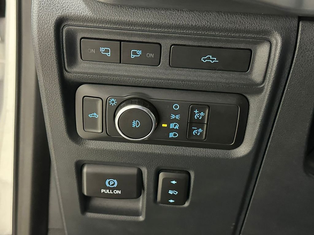 Used 2022 White Ford Lariat image 33