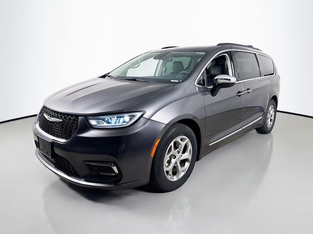 Used 2023 Granite Crystal Metallic Clearcoat Chrysler Limited image 10