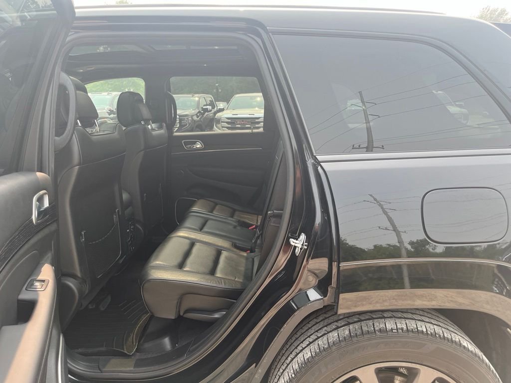 Used 2018 Diamond Black Jeep Overland image 28