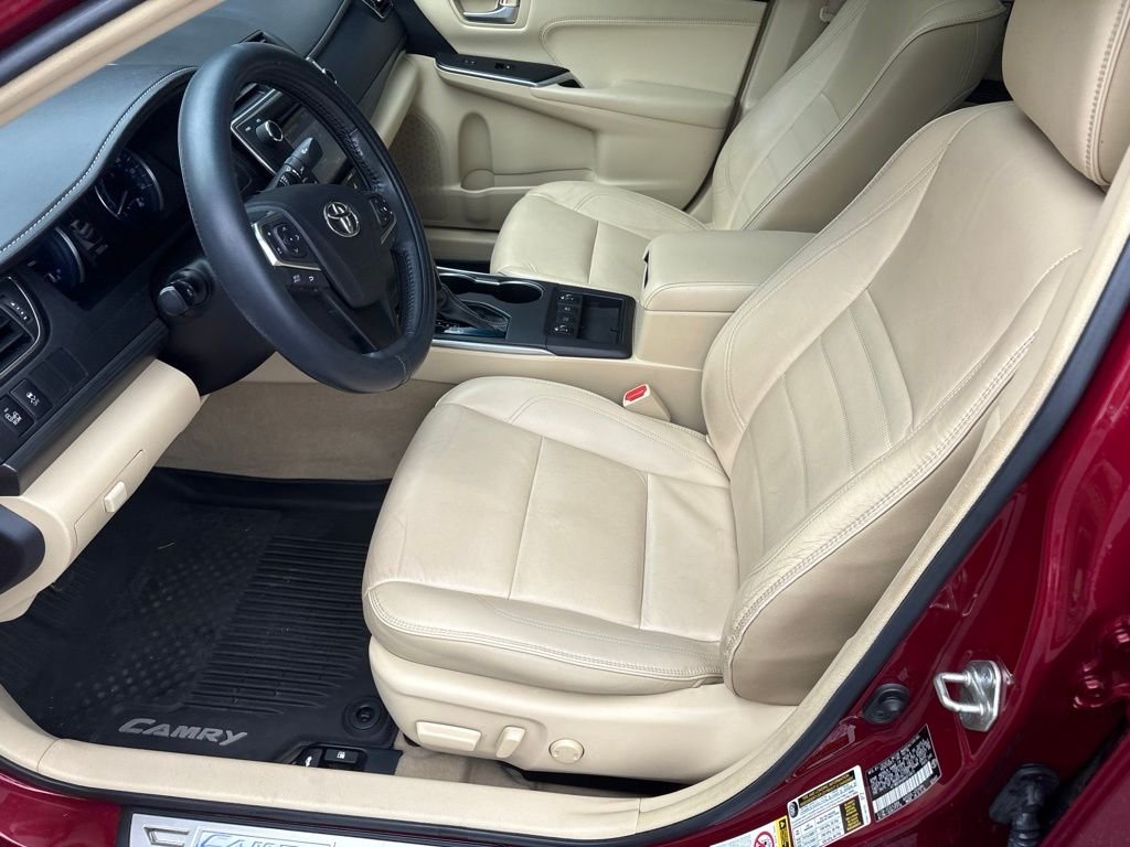 Used 2017  Toyota XLE image 7