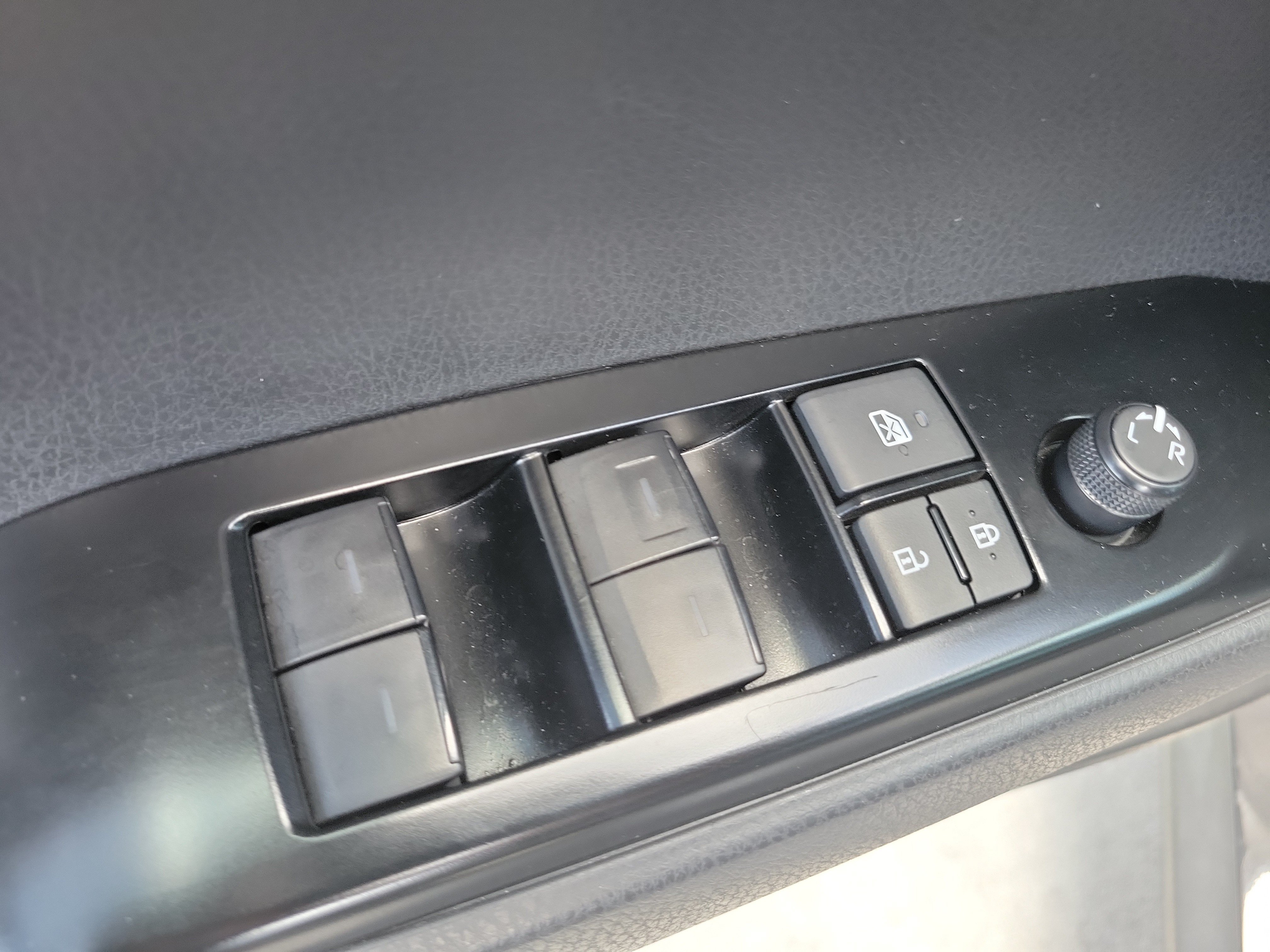Used 2025 Underground Toyota LE image 20