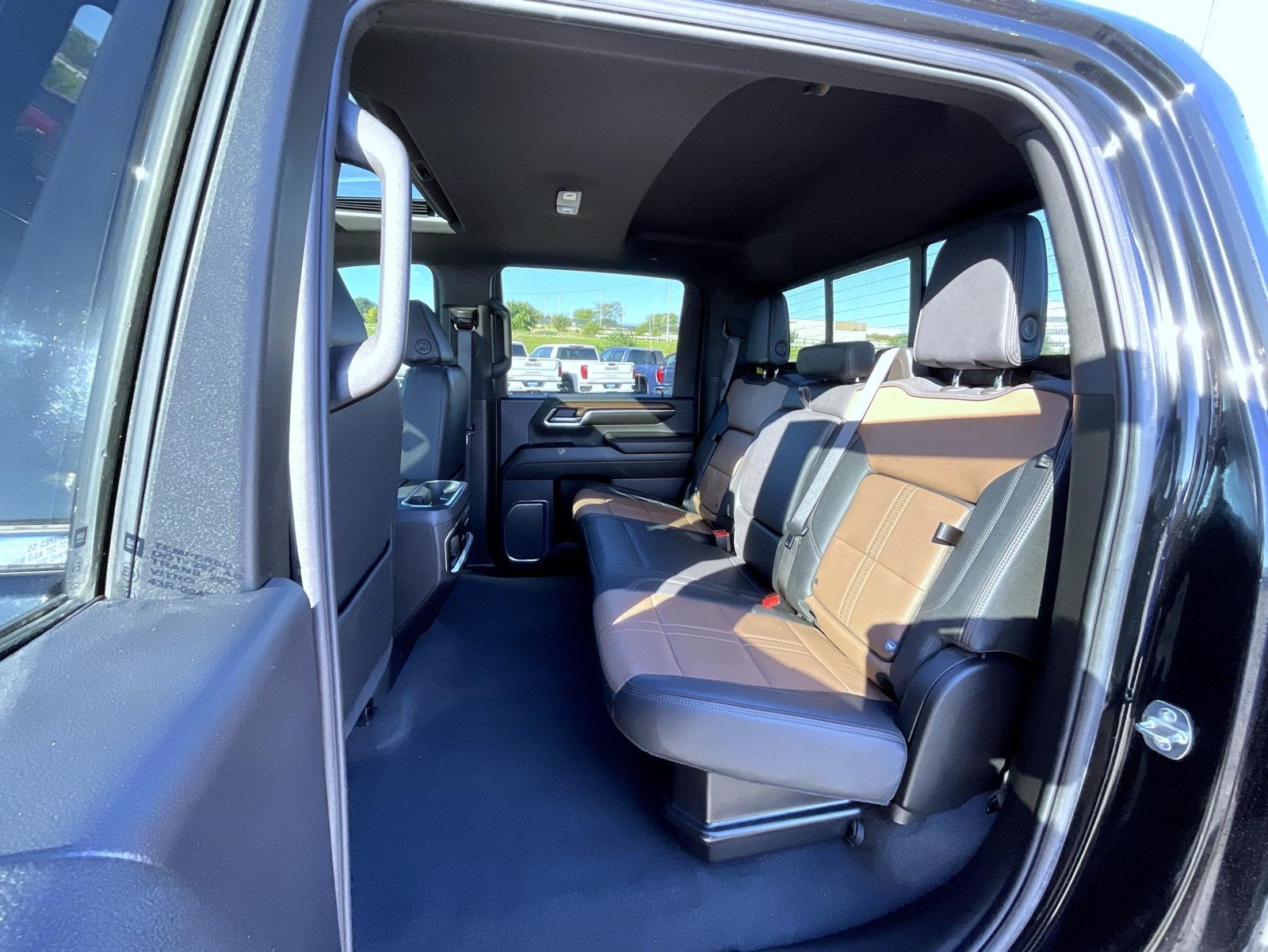 Used 2024 Black Chevrolet High Country image 19