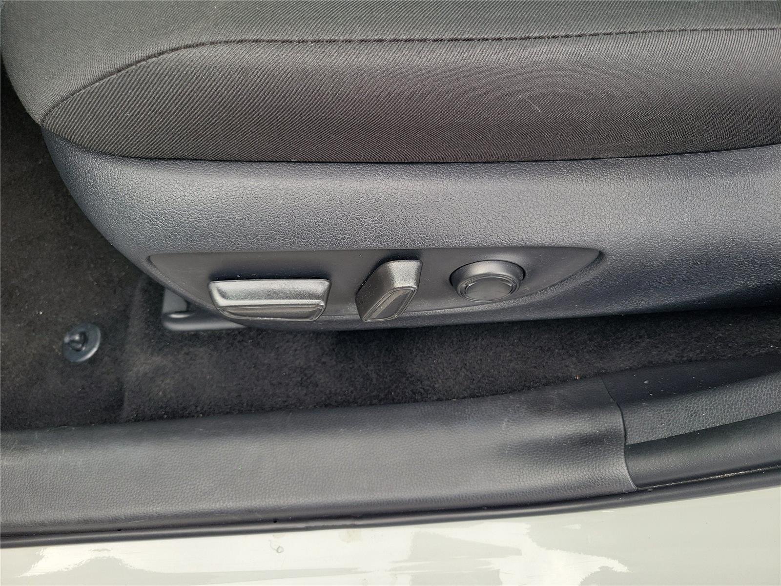 Used 2025 Ice Cap Toyota XLE image 23