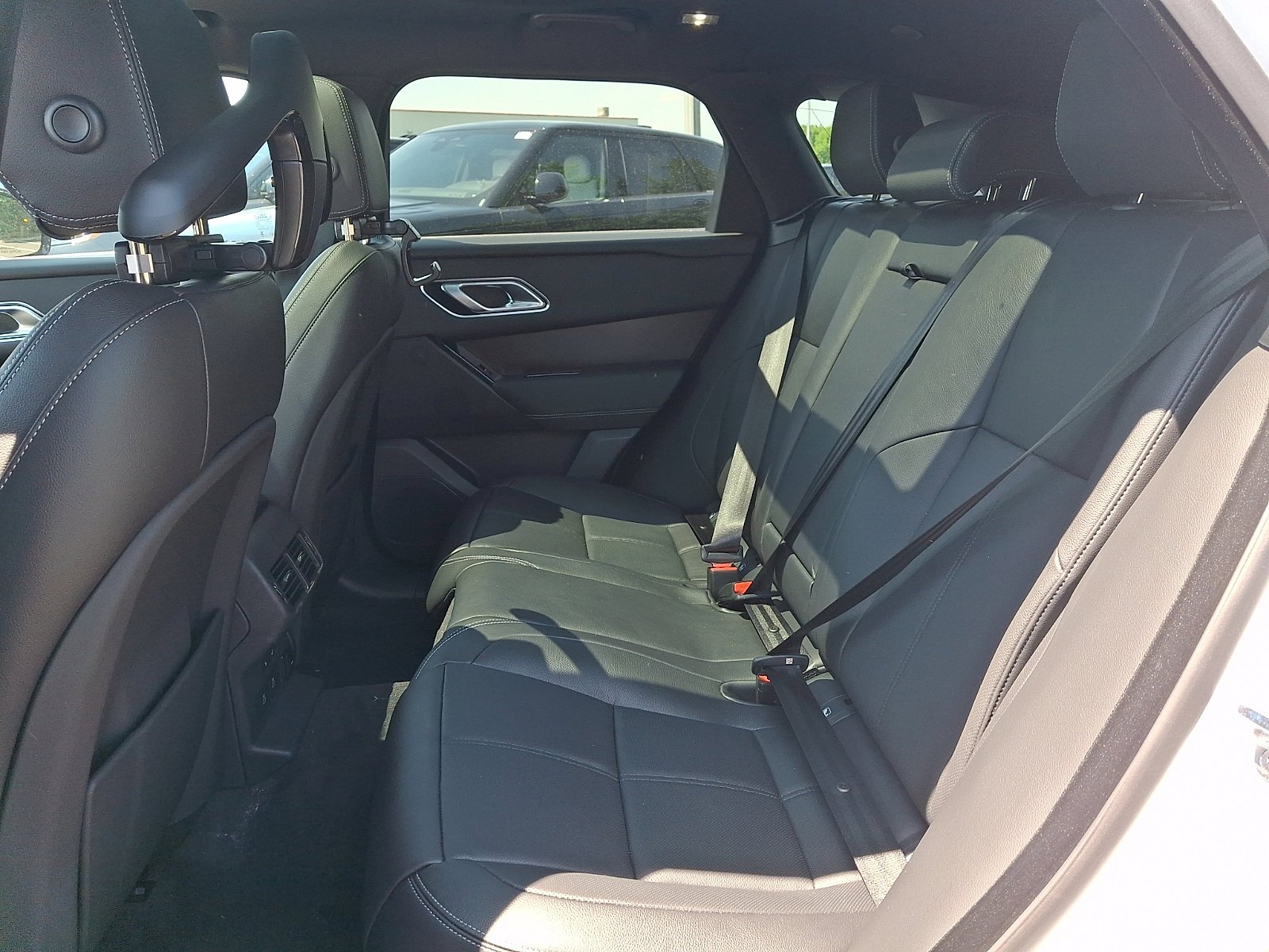 New 2026 Fuji White Land Rover Belgravia Edition image 5