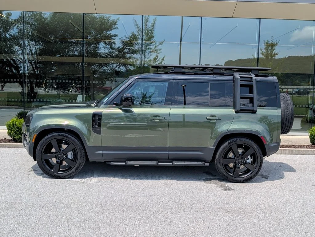 New 2026 Woolstone Green Land Rover S image 2