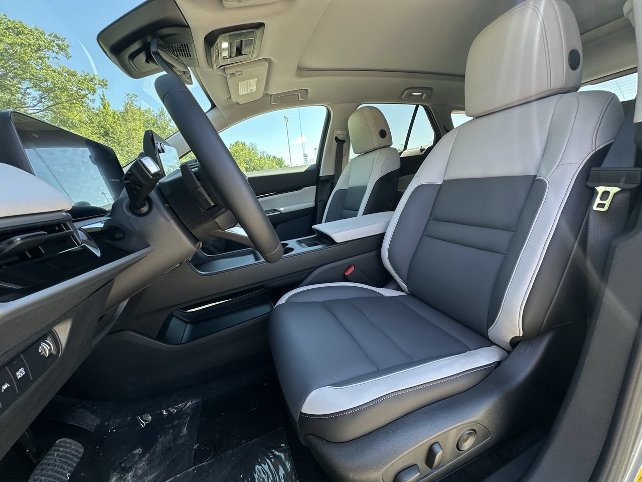 New 2026 Mercury Silver Metallic Honda AWD Touring image 11