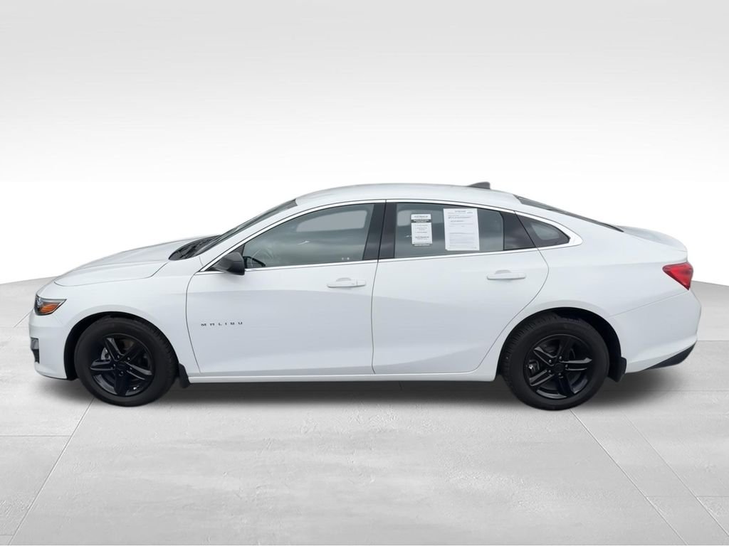 Used 2022 White Chevrolet LS image 5