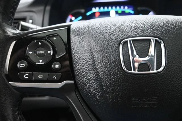 Used 2021 Silver Honda EX-L image 28