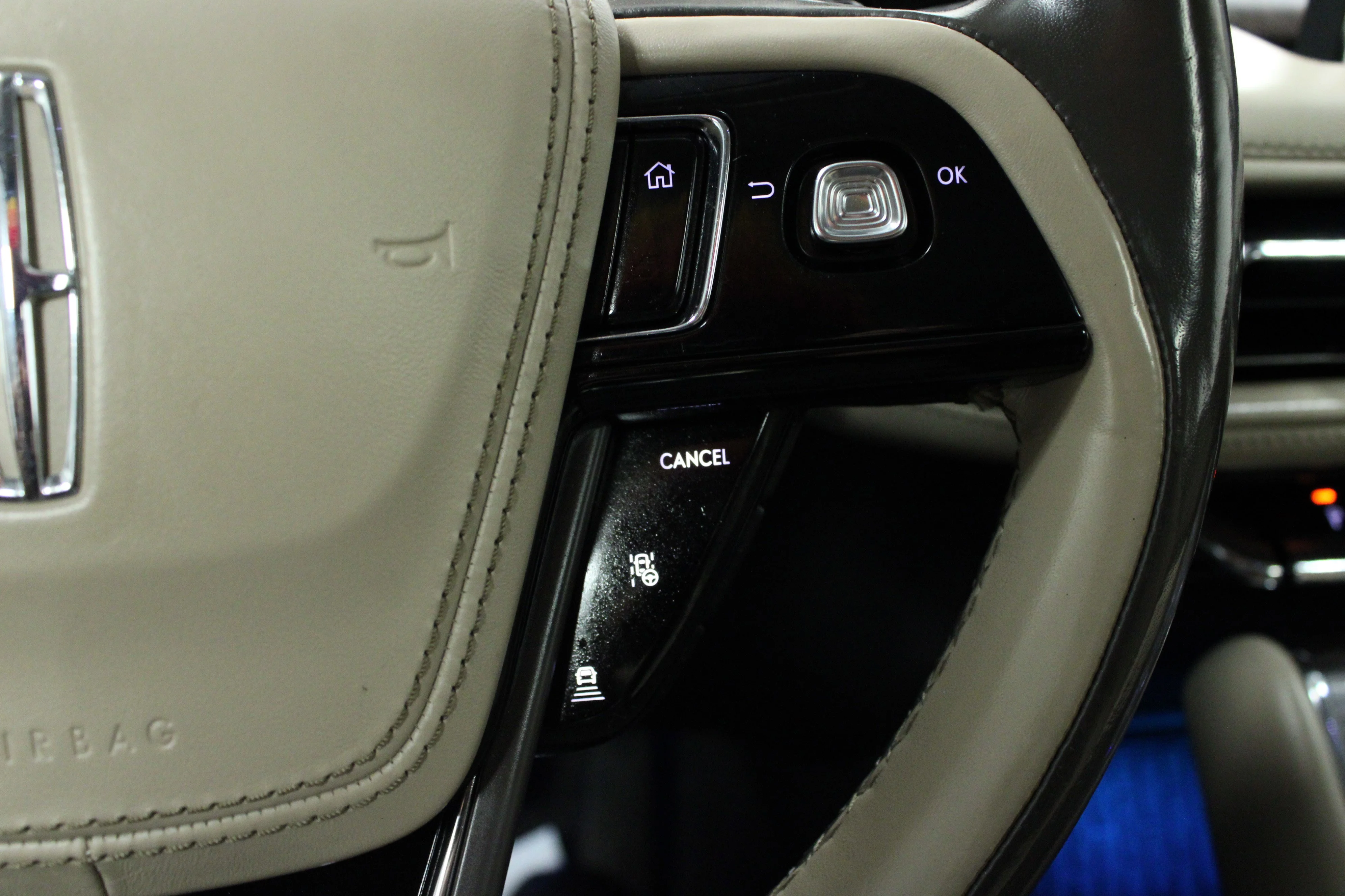 Used 2020 Black Metallic Lincoln Reserve image 22