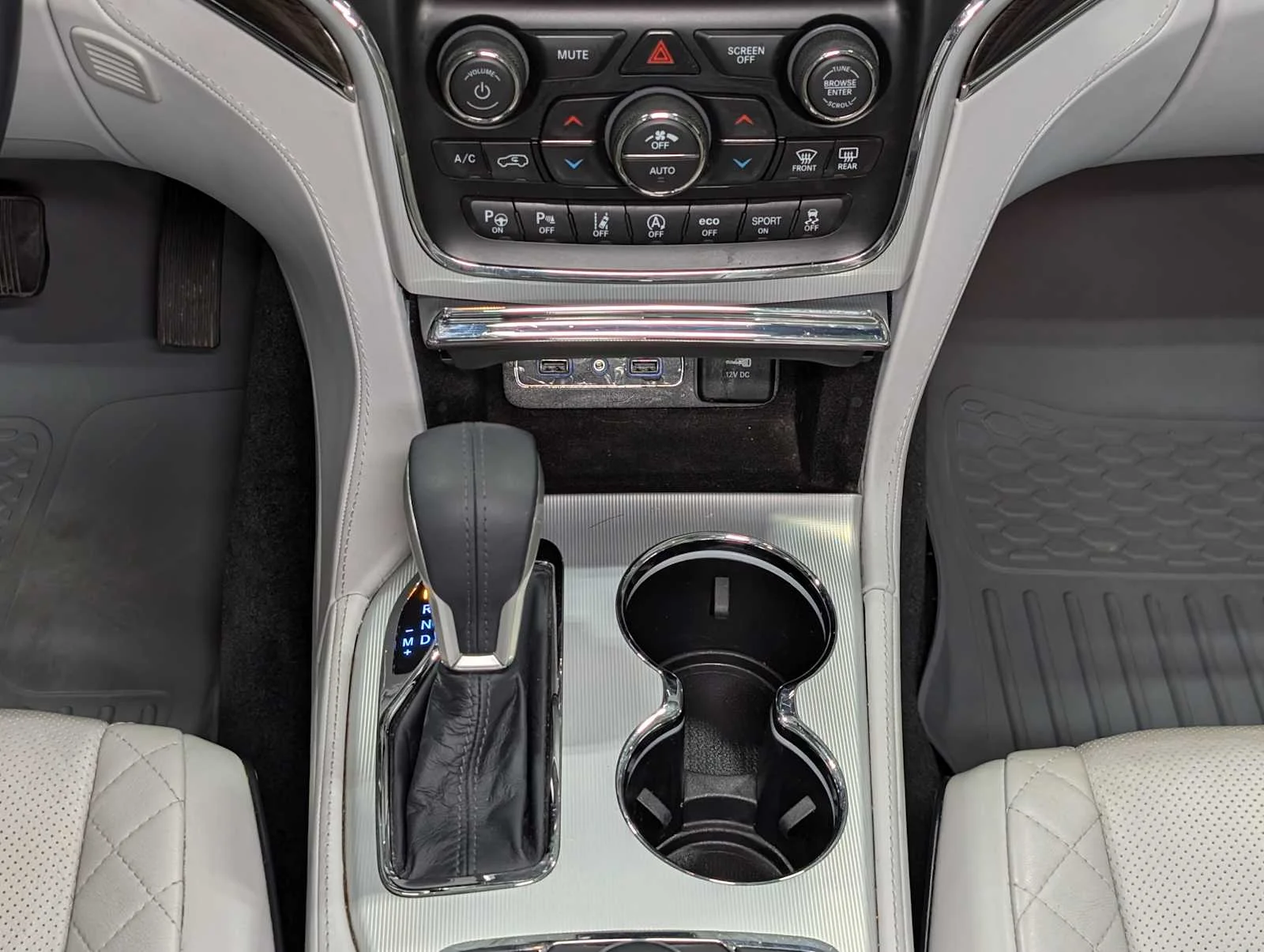 Used 2018 Granite Crystal Metallic Clearcoat Jeep Summit image 20