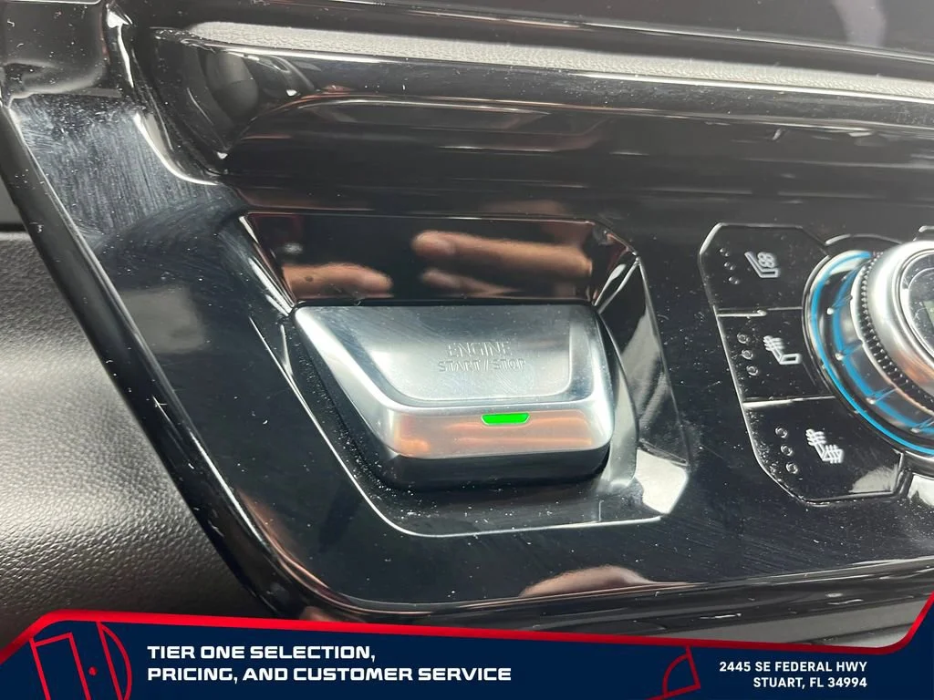 Used 2025 Summit White GMC AT4 image 28