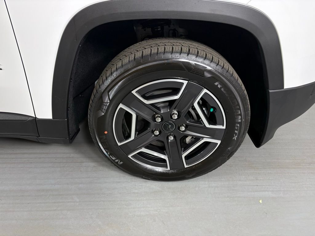 New 2026 Bright White Clearcoat Jeep Laredo image 10