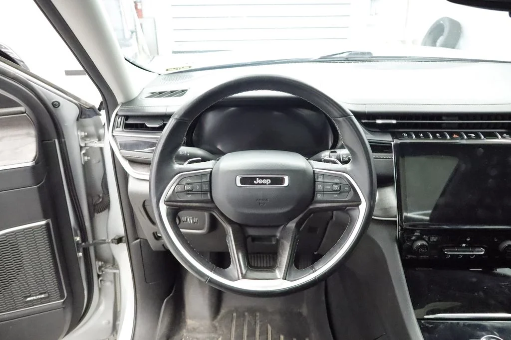 Used 2022 Silver Jeep Limited image 13