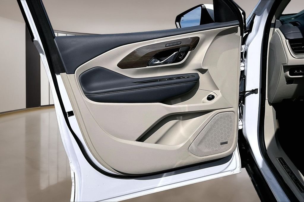 Used 2023 White GMC Denali image 18