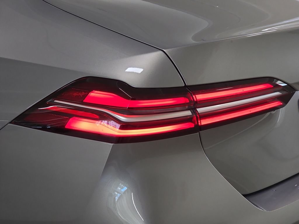 New 2027 Oxide Grey Metallic BMW 530i image 22