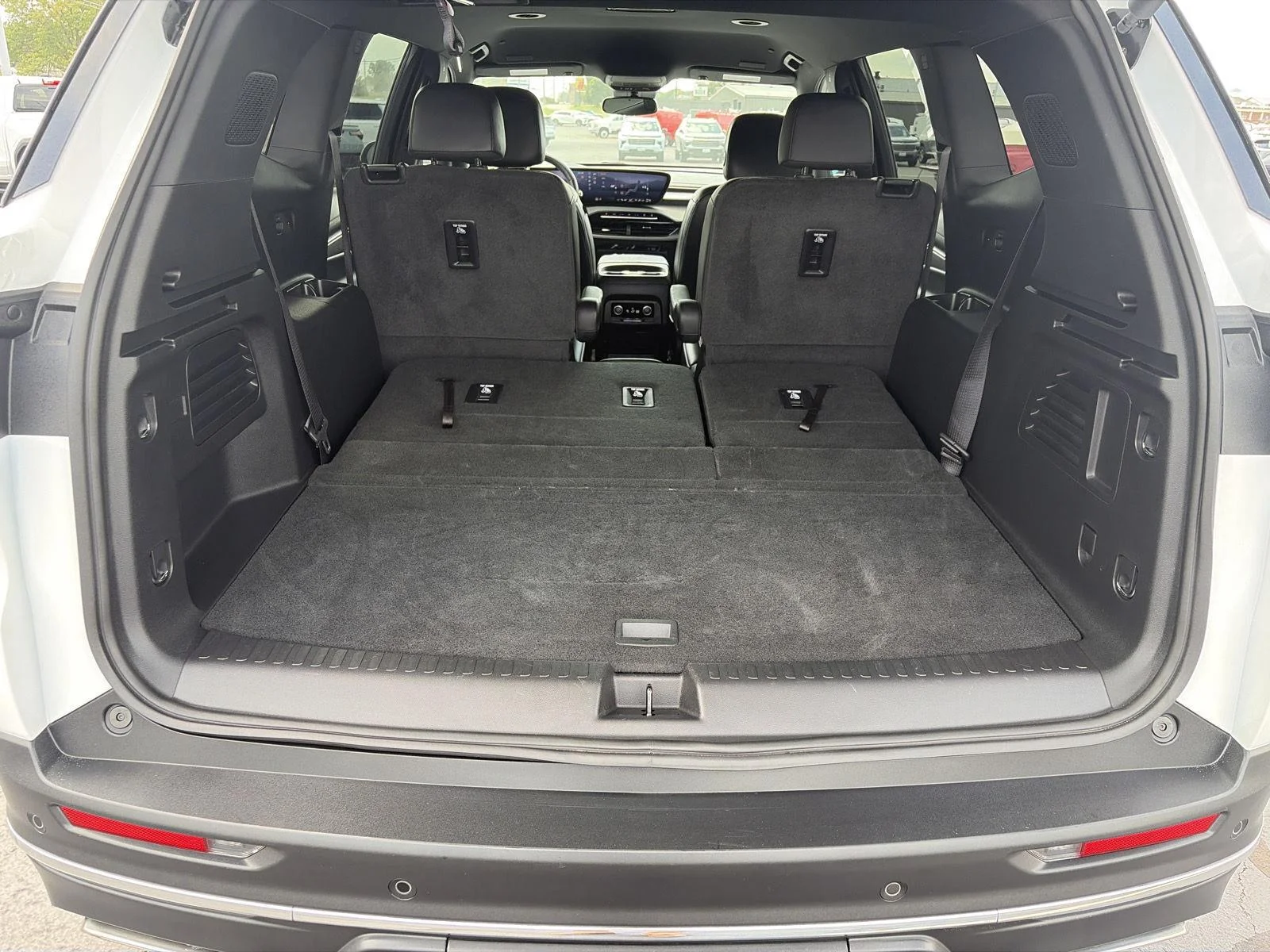 Used 2025 Summit White Buick Preferred image 8
