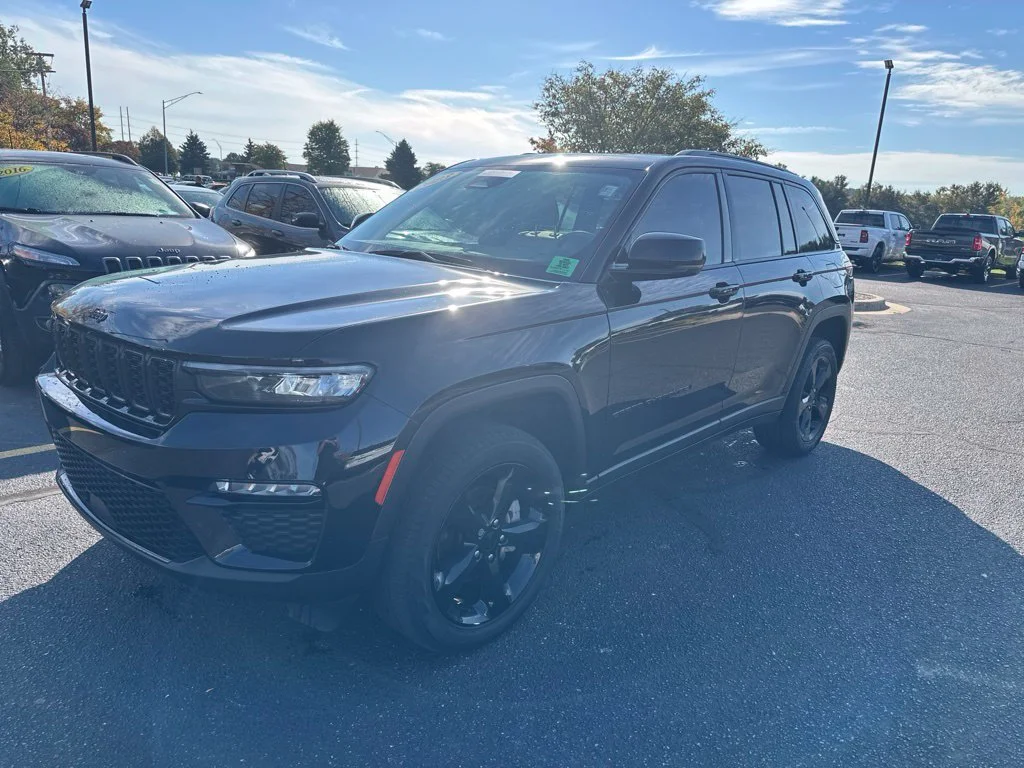 Used 2023 Black Jeep Limited image 3