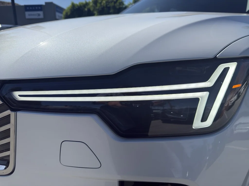 2025 Volvo XC90 Ultra - Photo 12