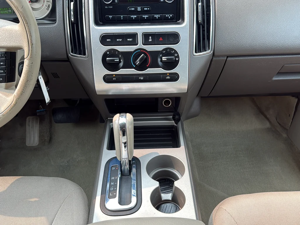 Used 2010  Ford SEL image 19