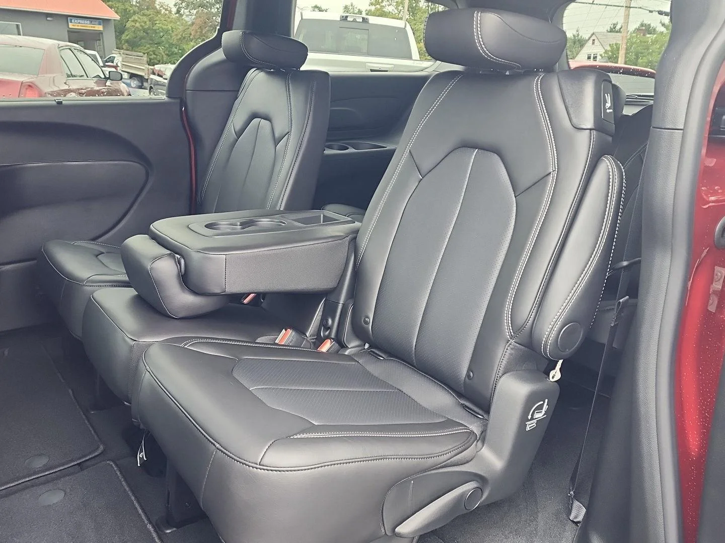 2026 Chrysler Pacifica Select - Photo 14