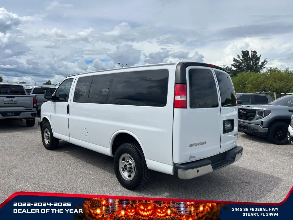 Used 2023 SUMMIT WHITE GMC RWD 2500 Regular Wheelbase Work Van image 5