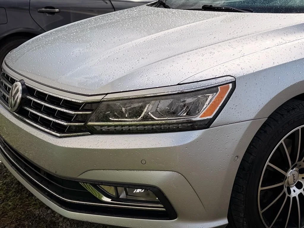 Used 2016  Volkswagen  image 6