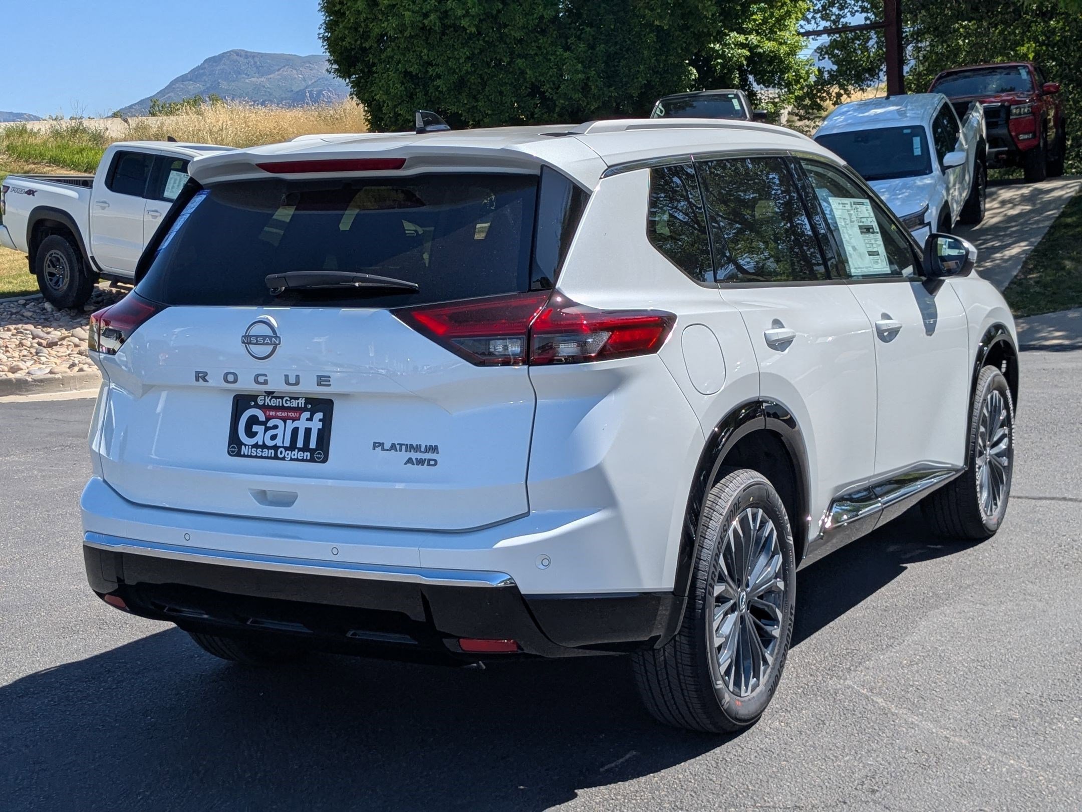 New 2026 Everest White Pearl Tricoat Nissan Platinum image 3