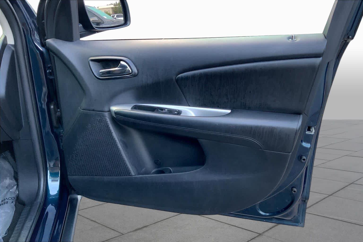 Used 2014 Fathom Blue Pearlcoat Dodge SXT image 20