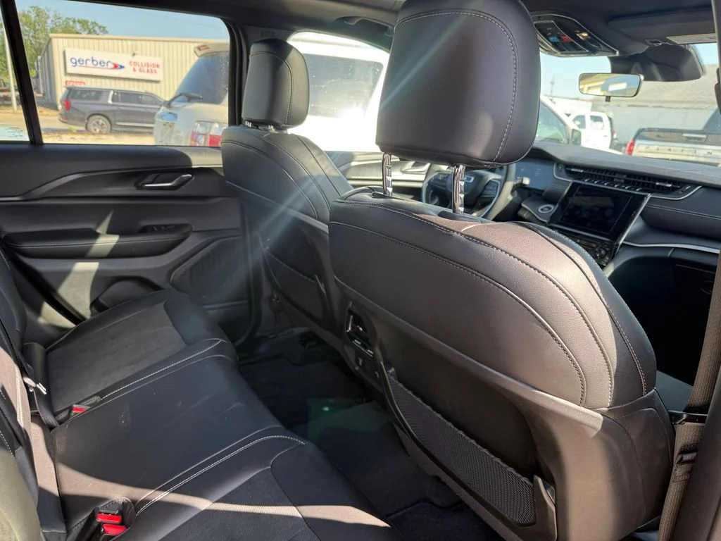 Used 2025 Red Jeep Altitude X image 5