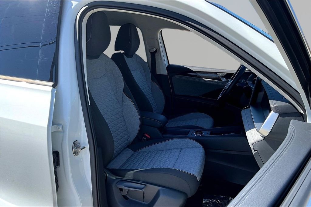 Certified Used 2025  Volkswagen 2.0T S image 29