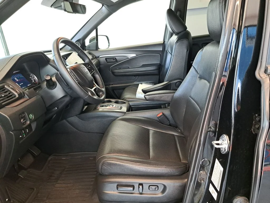 Used 2023 Beige Honda EX-L image 18