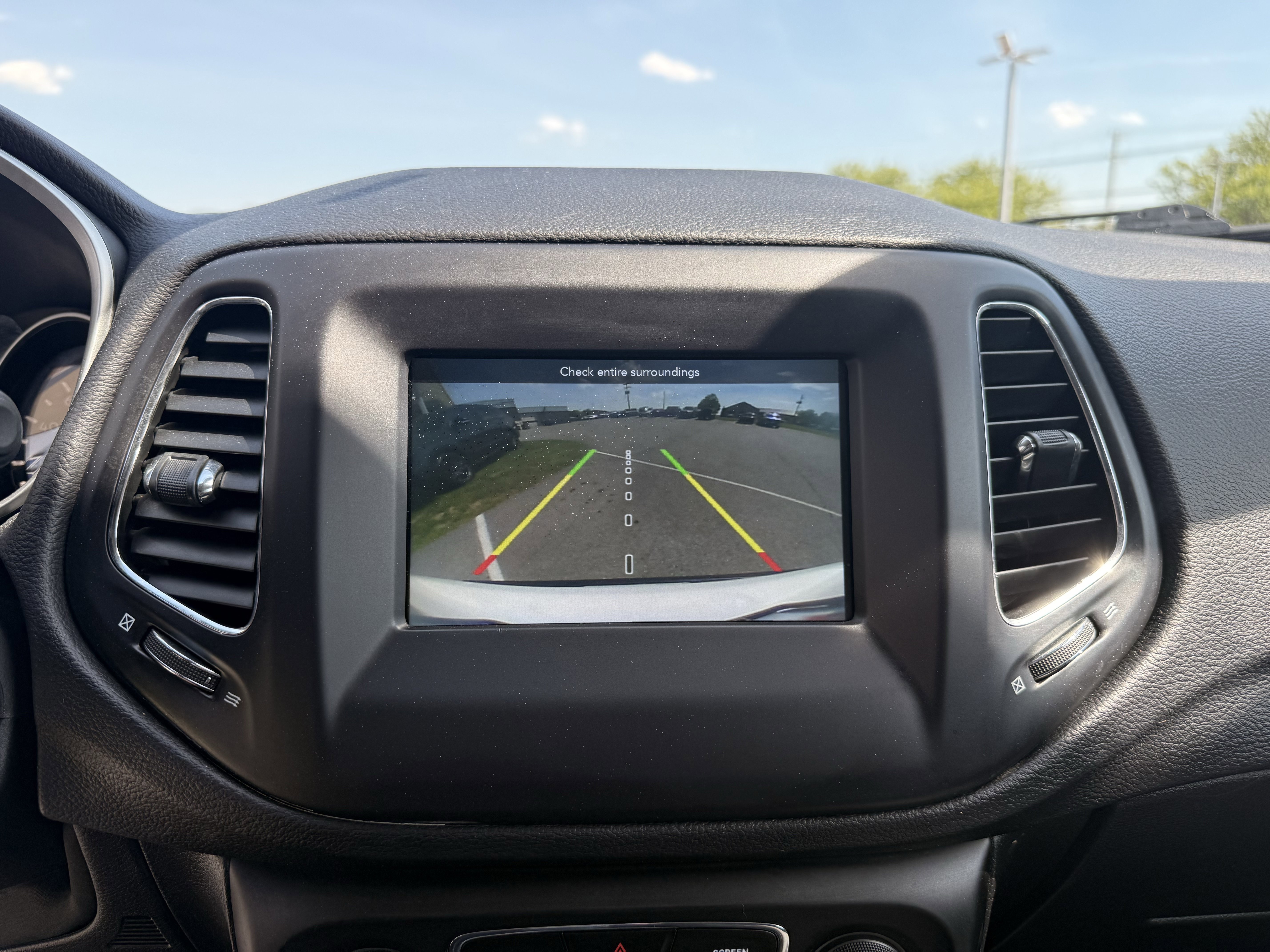 Used 2018 White Jeep Latitude image 22