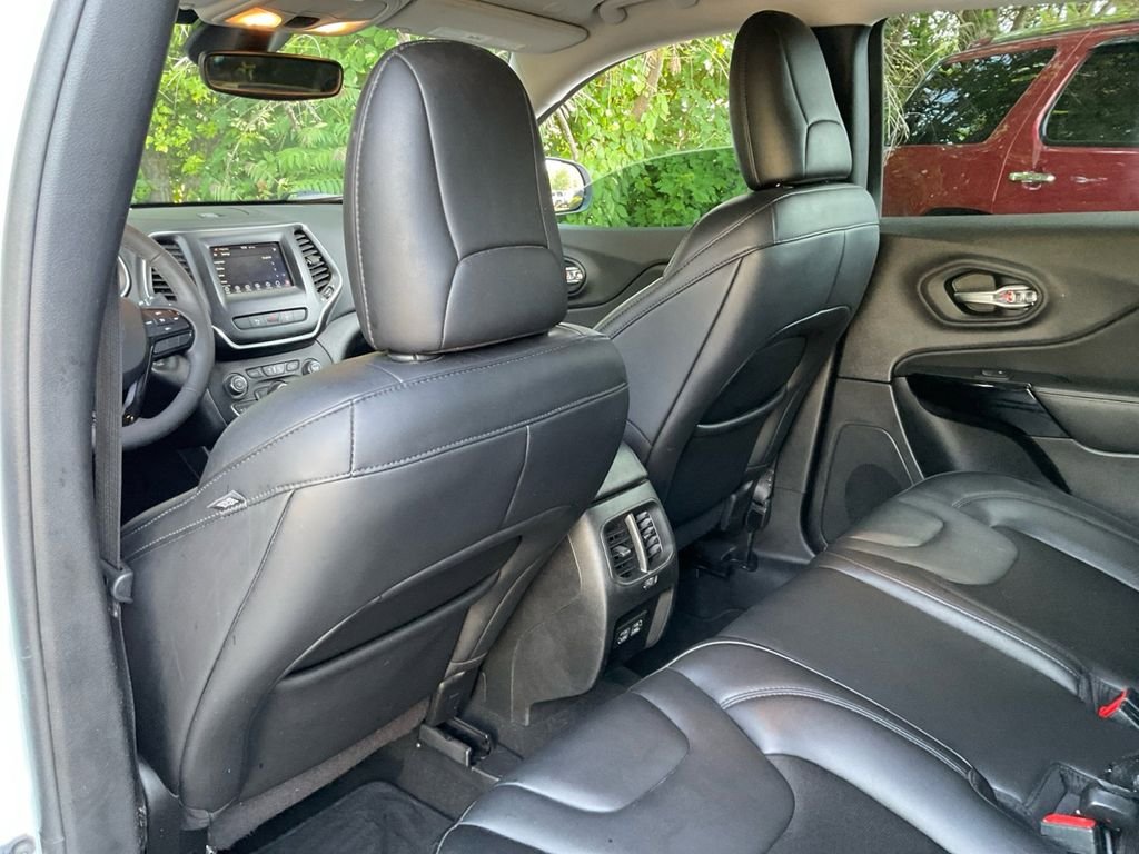 Used 2021 White Jeep Latitude Plus image 31